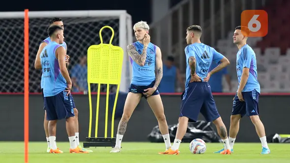 <p>Pemain Timnas Argentina melakukan latihan resmi menjelang laga FIFA Matchday melawan Timnas Indonesia di Stadion Utama Gelora Bung Karno (SUGBK), Jakarta, Minggu (18/06/2023). (Bola.com/Bagaskara Lazuardi)</p>