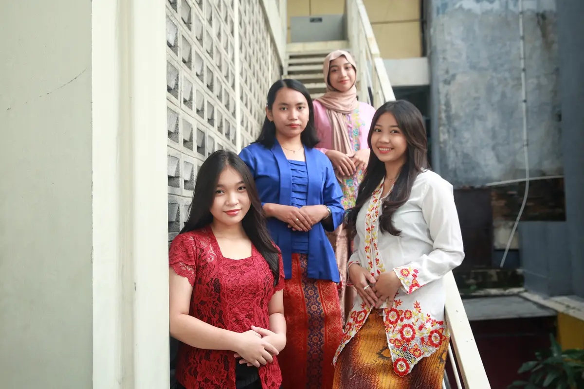 kebaya-kezo