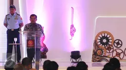 Wakil Presiden, Jusuf Kalla memberikan sambutan jelang membuka secara resmi Indonesia Internasional Motor Show (IIMS) 2017 di Jakarta, Kamis (27/4). IIMS 2017 akan berlangsung hingga 7 Mei 2017. (Liputan6.com/Helmi Fithriansyah)