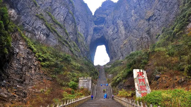 Keindahan Heaven Gate Mountain (sumber: facebook/Civil Engineering Discoveries)