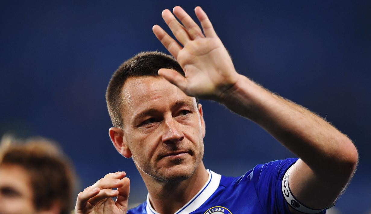 5. John Terry - Pemain yang pernah merangkap menjadi kapten Chelsea tersebut punya ritual aneh jelang pertandingan. Bek gaek tersebut akan selalu menggunakan toilet yang sama di Stamford Bridge. (AFP/Ben Stansall)