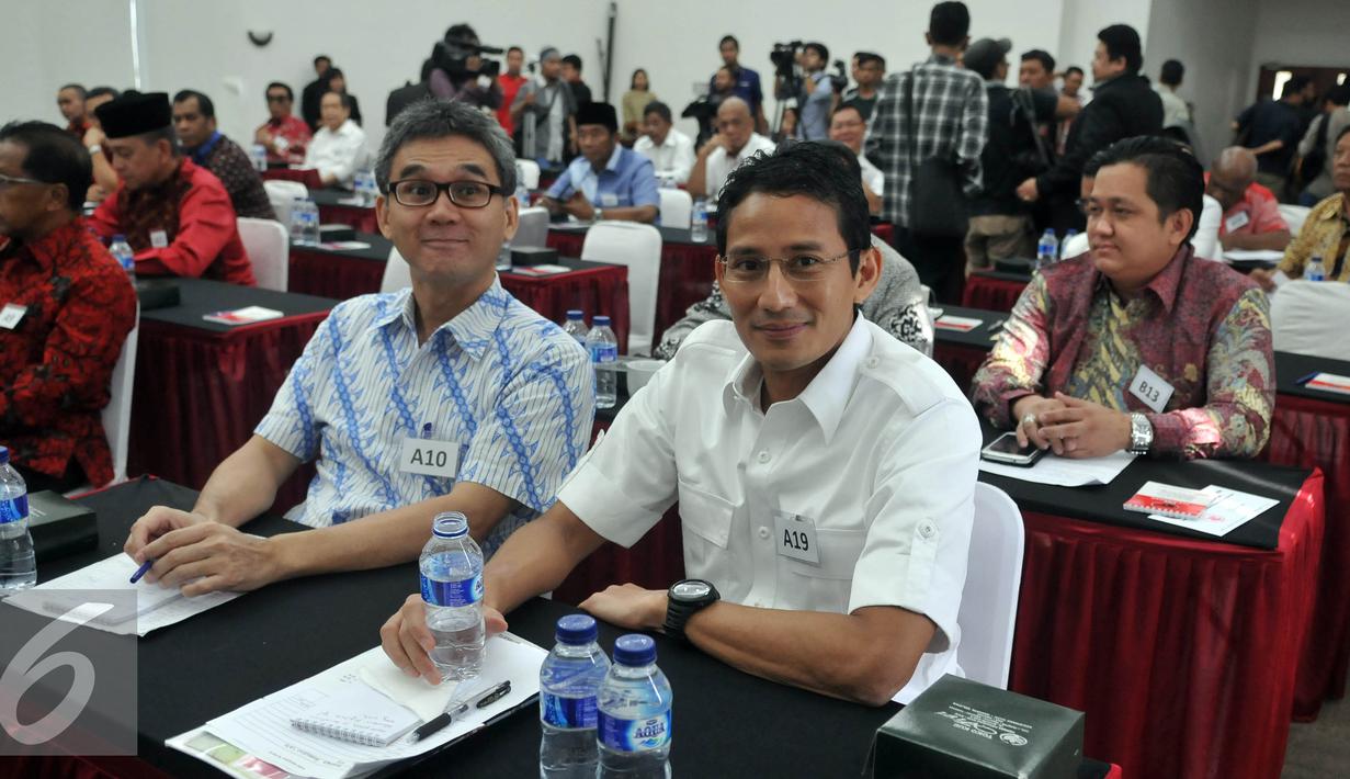 Sandiaga Uno saat menghadiri acara fit and proper test untuk para balon Gubernur DKI Jakarta di DPP PDIP, Jakarta, Rabu (11/5). Sebanyak 32 peserta calon Gubernur/Wagub DKI yang mengikuti fit and proper test tersebut. (Liputan6.com/Johan Tallo)