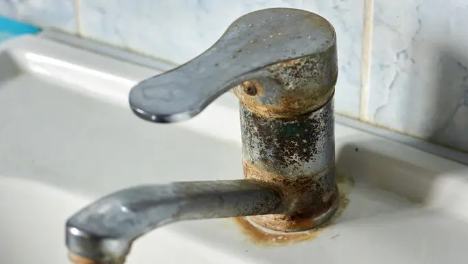 Cara Menghilangkan Karat yang Menempel Pada Keran Air