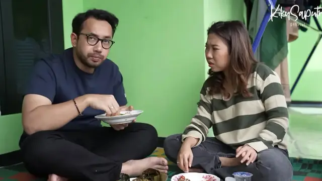 6 Potret Keserderhanaan Artis ketika Pulang ke Kampung Halaman, Banjir Pujian