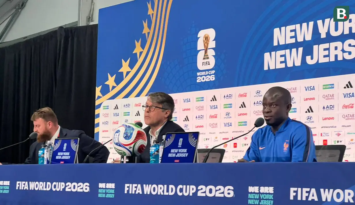 Pemain Prancis, N’Golo Kante, memberikan keterangan saat sesi konferensi pers di Metlife Stadium, New Jersey, Senin (15/6/2026). Prancis akan menghadapi Senegal pada laga Grup I Piala Dunia 2026 Rabu (17/6/2026) dini hari WIB. (Bola.com/Hery Kurniawan)