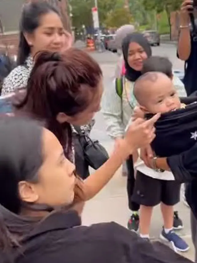 Rayyanza dikerubuti Enzy dan Anya (Instagram/raffinagita1717)