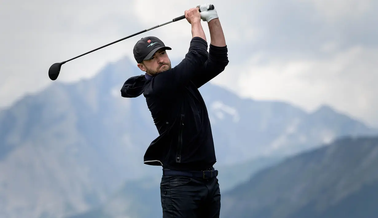 4. Justin Timberlake - Mantan personil dari NSync ini pernah mengikuti ajang golf bergengsi sekelas PGA Tour dengan handicap 4,8. Tak hanya itu mantan kekasih Britney Spears tersebut juga merupakan member dari Liberty National Country Club. (AFP/Farbrice Coffrini)