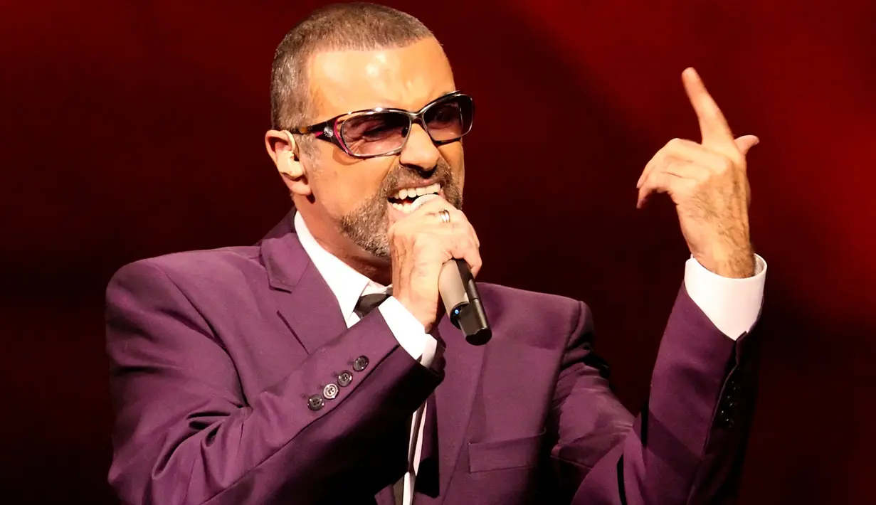 Menurut sang juru bicara, penyanyi dan penulis lagu George Michael meninggal pada pukul 01.42 Minggu (25/12) pagi. Namun, dalam pernyataan itu tak dijelaskan secara detil soal penyebab meninggalnya Michael. (REUTERS/Heinz-Peter/File Photo)
