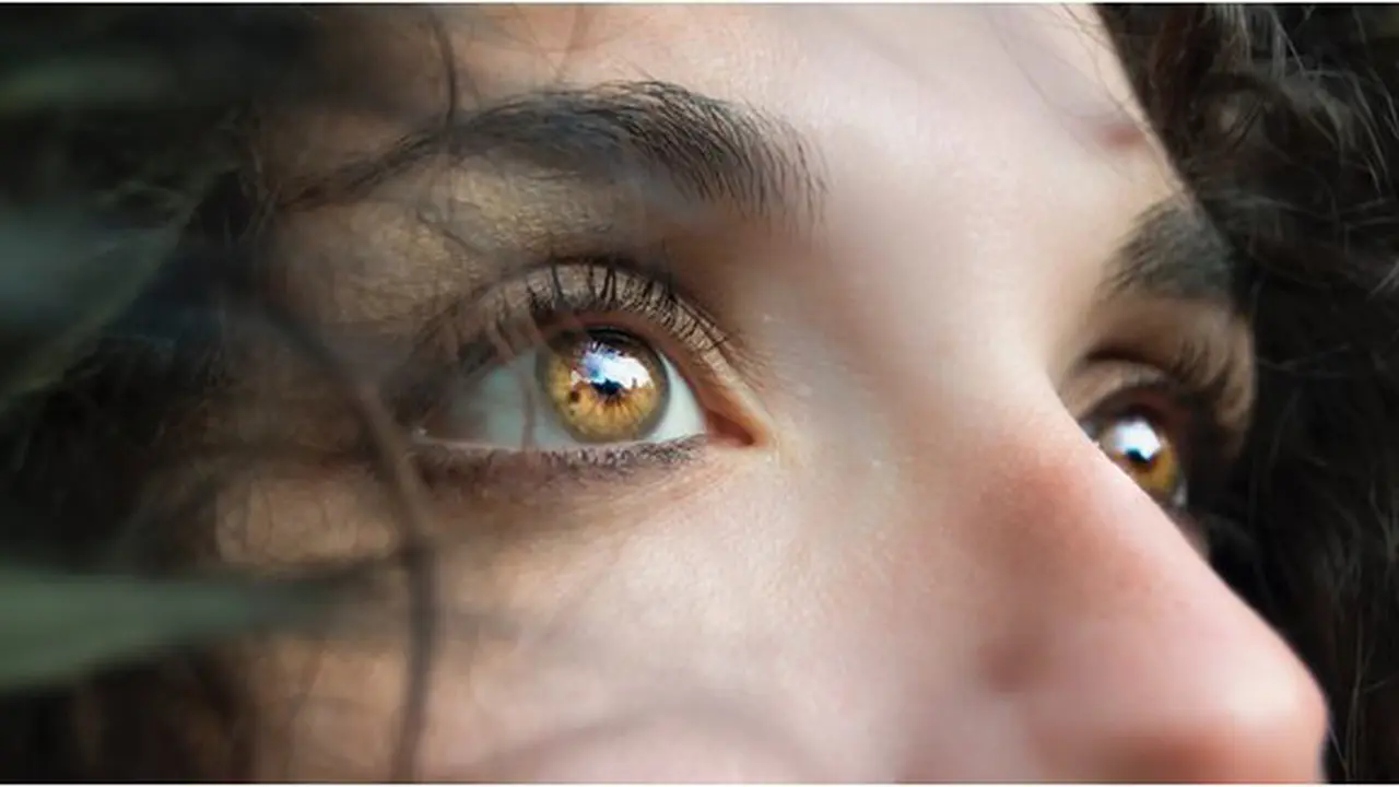 Bulu Mata/copyright unsplash.com/@marina_mv88