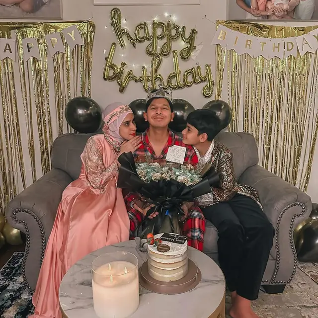 6 Potret Ultah Sederhana Sonny Septian ke-40, Kejutan Penuh Cinta Menjadi Obat