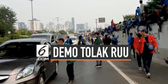 VIDEO: Mahasiswa Tutup Tol Dalam Kota