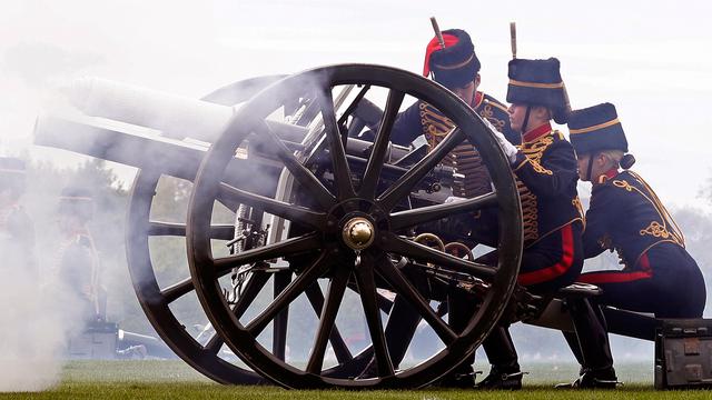 Kelahiran Putra Kerajaan Inggris Disambut Tembakan Meriam