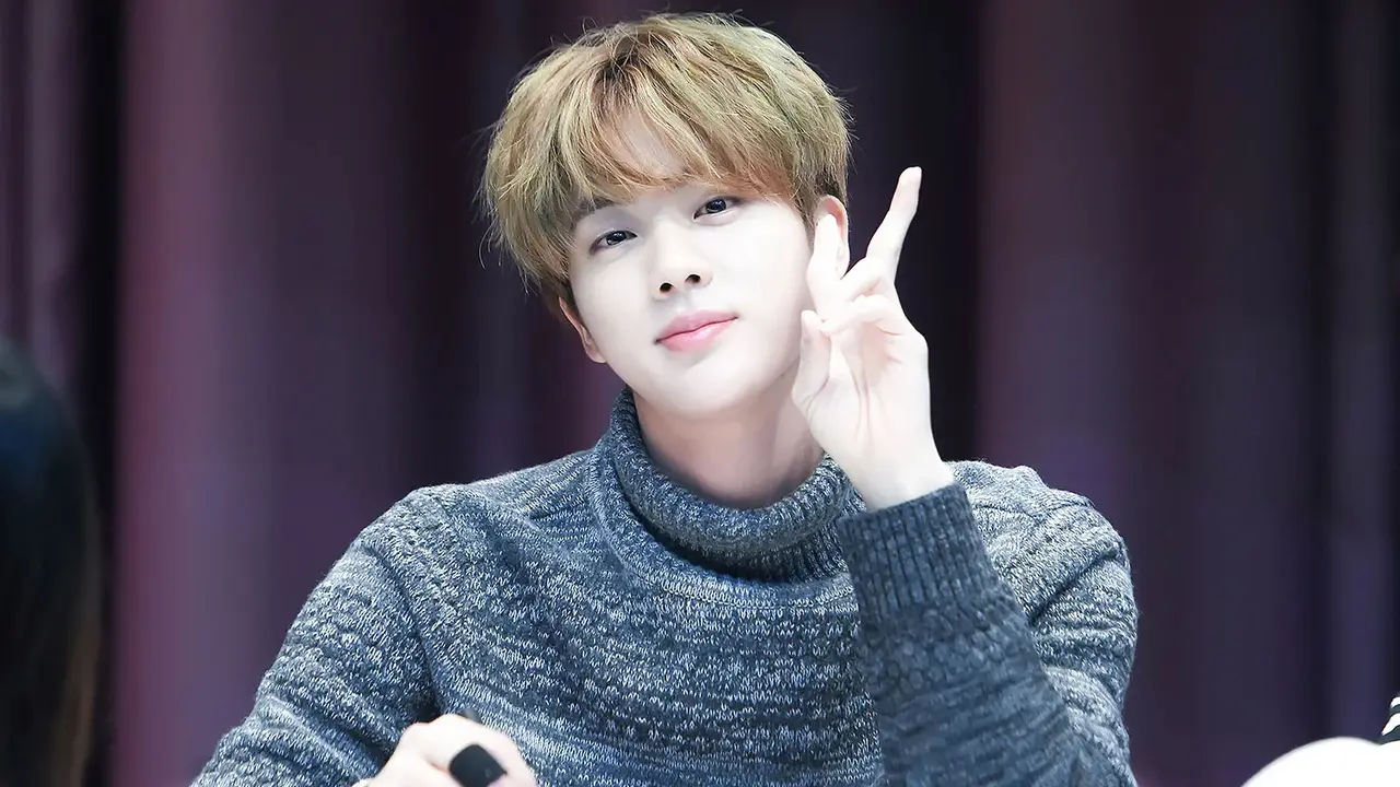 [Bintang] 8 Idol K-Pop yang Kerap Dikira  Sebagai Maknae