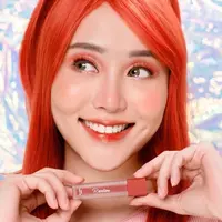Membuat makeup look yang fresh dan natural dengan lip tint lokal pertama (Reveline)
