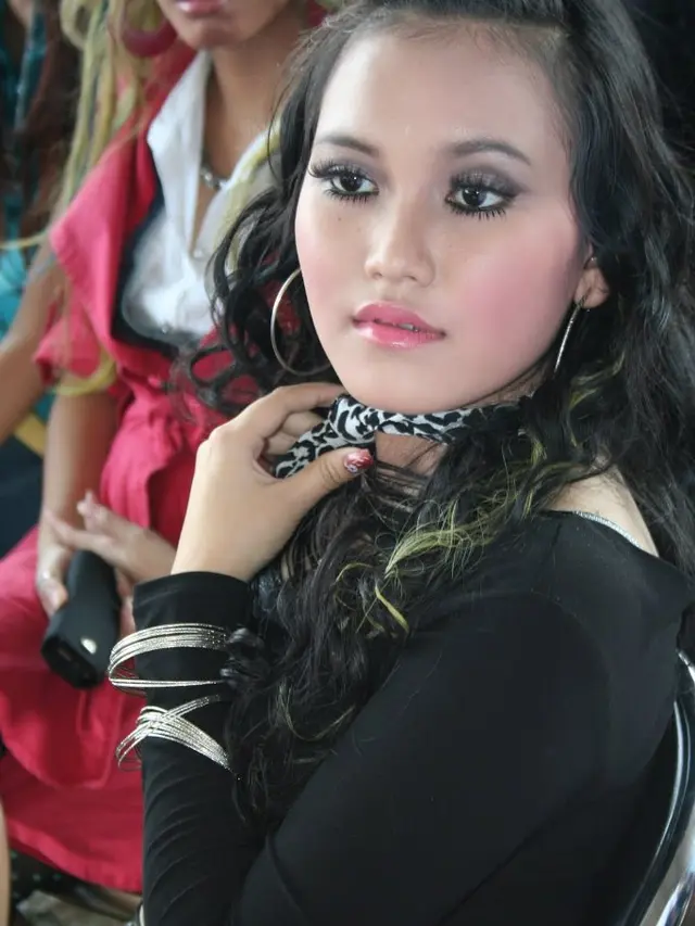 Kepo? Ini Perbedaan Makeup Ayu Ting Ting Zaman Old dan Zaman Now