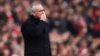 Manajer Leicester, Claudio Ranieri saat pertandingan melawan Arsenal, Minggu (14/2/2016) malam tadi.