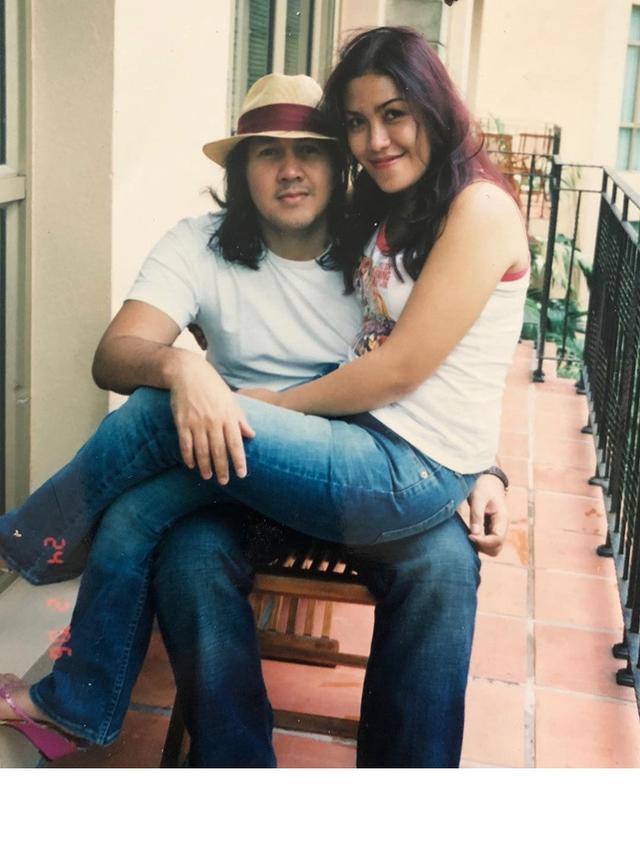 Jarang Tersorot, Ini 7 Momen Mesra David Bayu dan Sang Istri