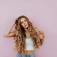 Semakin bertambah usia, kulit juga akan mengalami perubahan. Terlebih perempuan saat ini pastinya sudah aware akan kesehatan kulit untuk tetap tampil awet muda. (Foto: Unsplash.com/averie woodard)