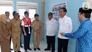 Presiden Joko Widodo meninjau hunian tetap bagi korban gempa di Kota Palu, Provinsi Sulawesi Tengah, Selasa (29/10/2019). Jokowi juga berharap, proses konstruksi bisa segera dimulai di awal tahun. (Liputan6.com/Biro Pers)