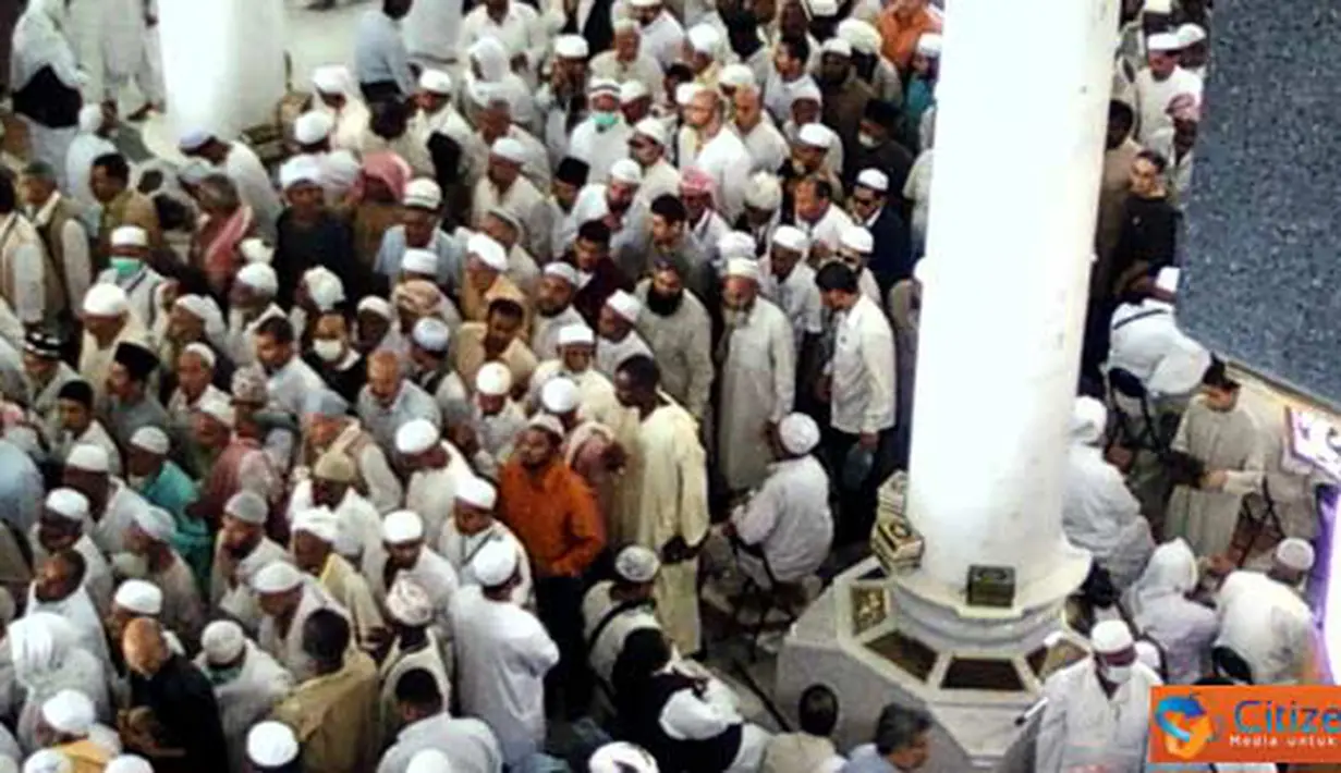 Citizen6, Madinah: Sholat Jumat di Mesjid Nabawi, Madinah. (Pengirim: Aribowo Suprayogi)