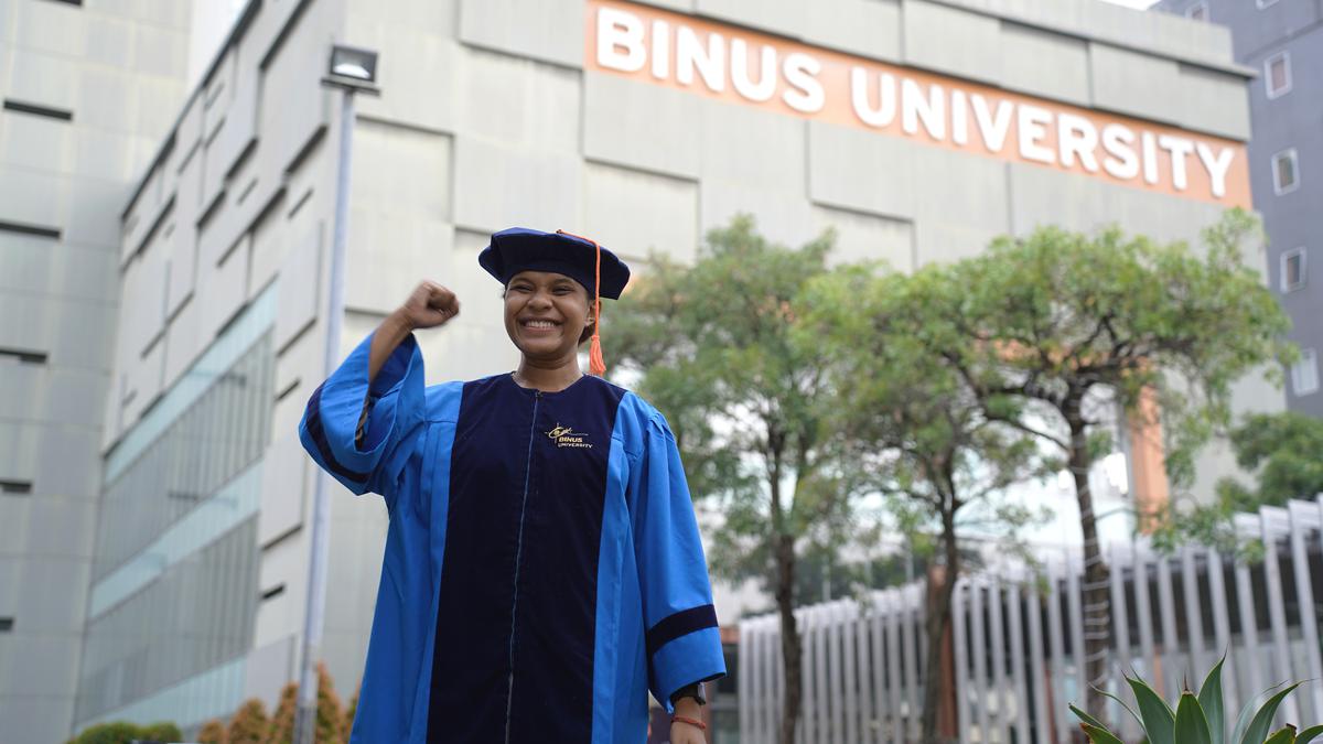 Kisah Inspiratif Seorang Mahasiswa yang Jadi Tulang Punggung Keluarga Berhasil Lulus Sarjana