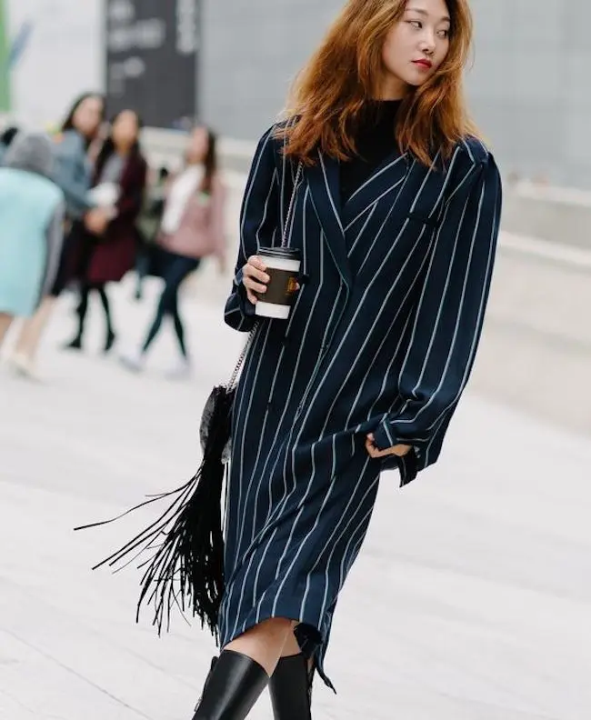 Street style ala Korea ini bikin penampilan trendi dan keren. (sumber foto: voguemagazine/pinterest)