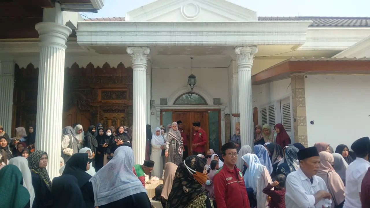 Santri Hingga Pejabat, Ribuan Jemaah Padati Pemakaman KH Fudholi