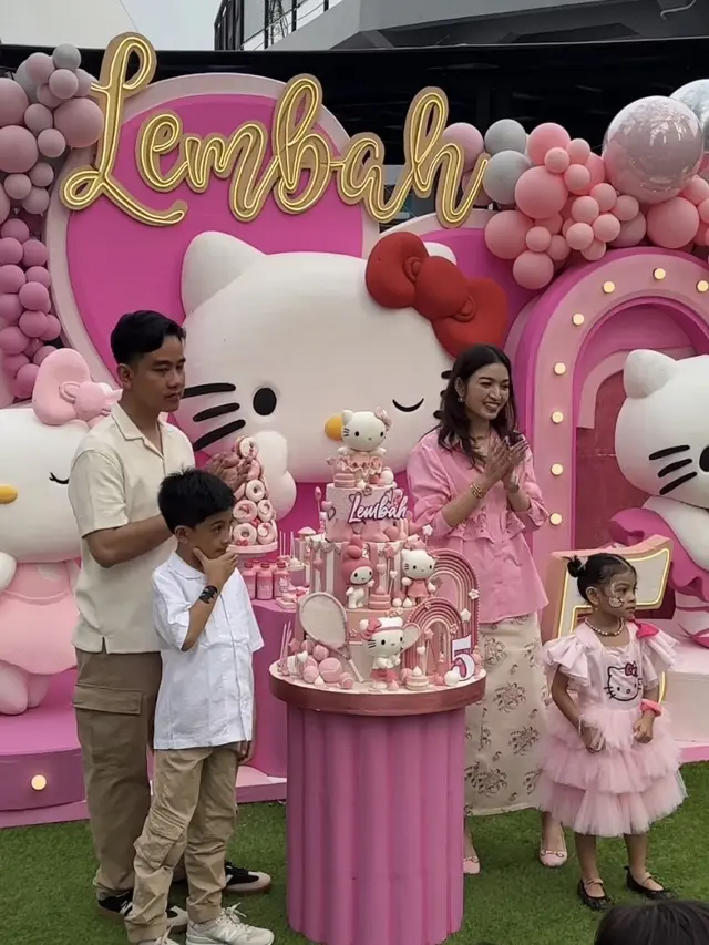 Tampilan Selvi Ananda saat Pesta Ulang Tahun La Lembah ke-5. [@littlethoughtsplanner]