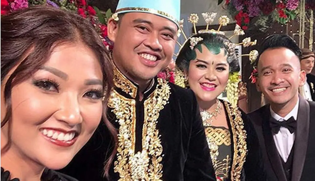 Ribuan tamu undangan datang ke pernikahan Kahiyang Ayu dan Bobby Nasution. Banyak selebriti hadir dalam pernikahan putri Presiden Jokowi. Salah satunya Ruben Onsu beserta istri, Sarwendah Tan. (Instagram/ruben_onsu)