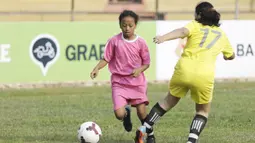 Peminatnya yang masih terbatas membuat sepak bola putri Indonesia belum bisa berkembang. (Bola.com/Vitalis Yogi Trisna)