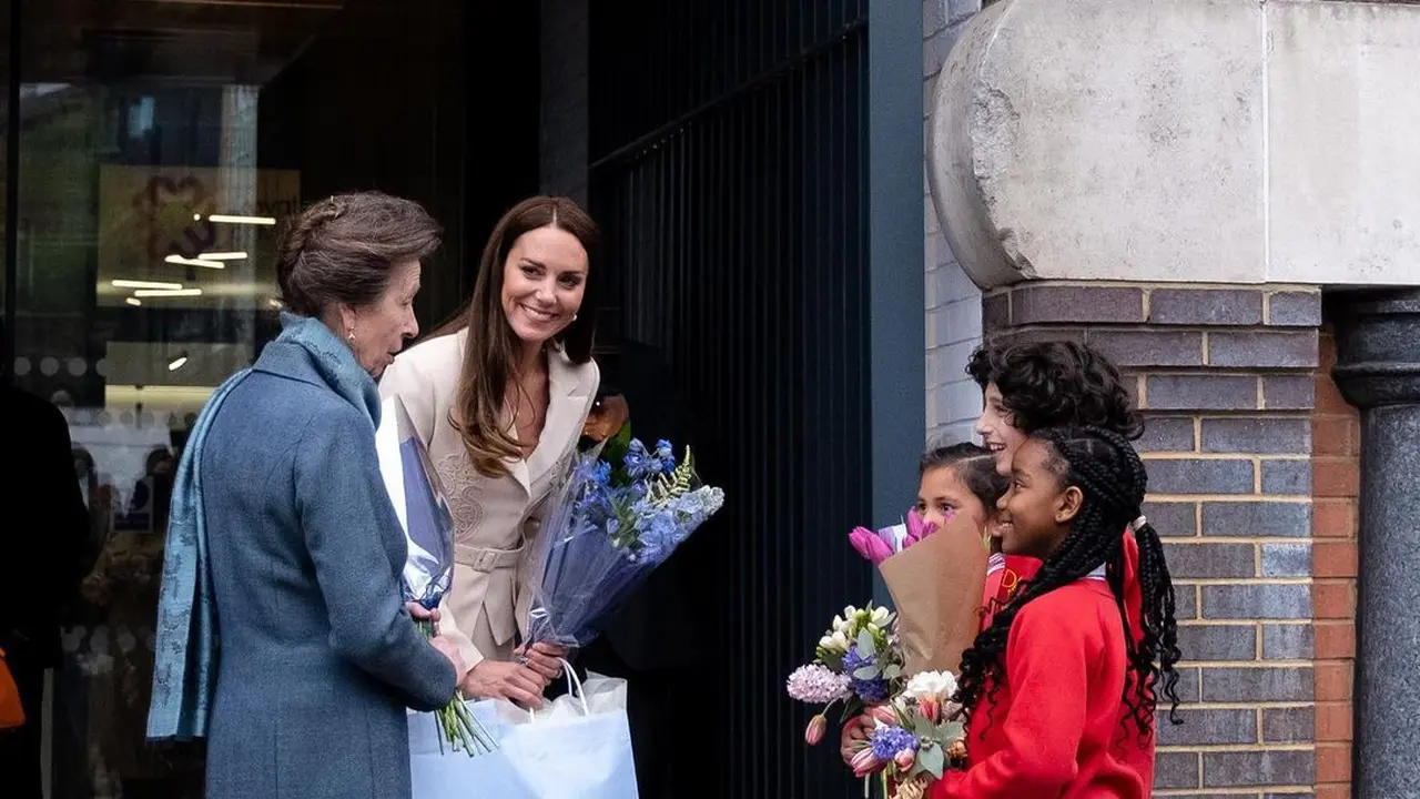 Momen Langka Kate Middleton Jalan Bareng Putri Anne, Cantik dengan Busana Nude Seharga Rp6jutaan