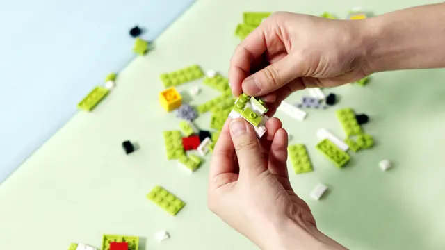 Manfaat Bermain Lego untuk Orang Dewasa (Kang-Hyejin/Shutterstock)