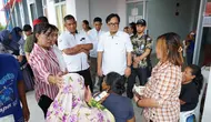 Menteri Kelautan dan Perikanan Sakti Wahyu Trenggono ikut mengirimkan bantuan berupa bahan pangan seperti ikan kaleng hingga beras ke masyarakat terdampak erupsi Gunung Ruang (dok: KKP)