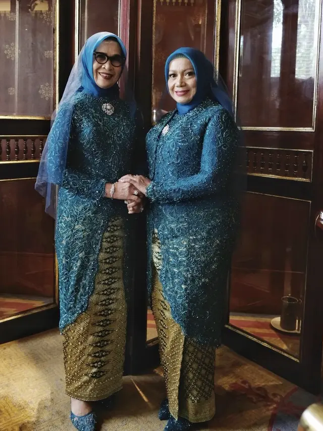 Potret Ibu, Mertua, hingga Saudara Perempuan Enzy Storia di Hari Pernikahannya, credit: Fadlan Indonesia