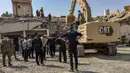 Pasukan keamanan dan personel darurat bekerja di lokasi serangan di utara distrik al-Miqdadiyah di provinsi Dayala, Irak, Rabu,  29 Juli 2026. (AFP/ Younis Al-Bayati)