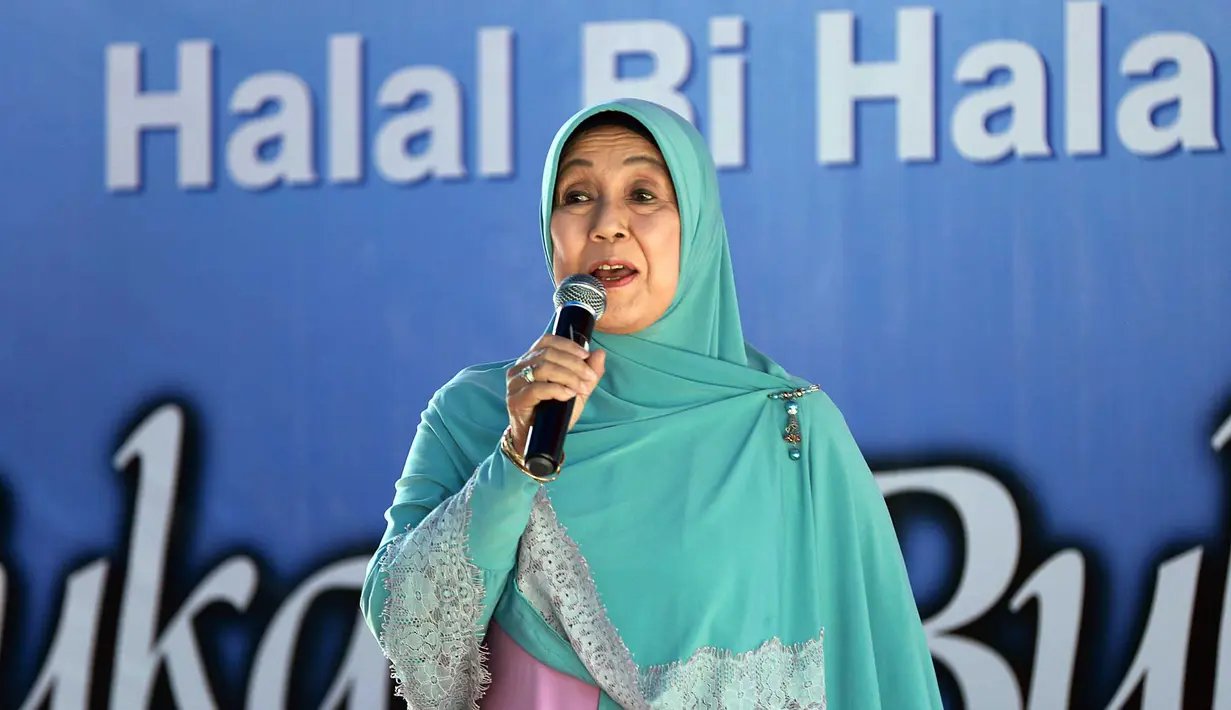 Nani Wijaya dalam acara halal bihalal pemain 'Tukang Bubur Naik Haji'di bilangan Cibubur, Jakarta Timur, Selasa (4/8/2015). (Deki Prayoga/Bintang.com)