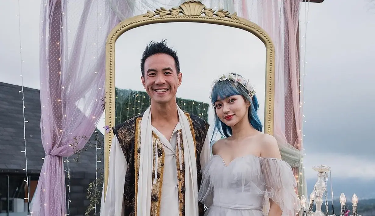 Daniel tak sendiri, ia bersama rekannya yang lain menjelma menjadi karakter fiksi dalam film Disney. Banyak yang menyebut jika penampilannya ini merupakan sebuah project yang tidak disebutkan secara pasti. (Liputan6.com/IG/@vjdaniel)