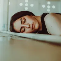 Ilustrasi mengantuk. Photo by Houcine Ncib on Unsplash