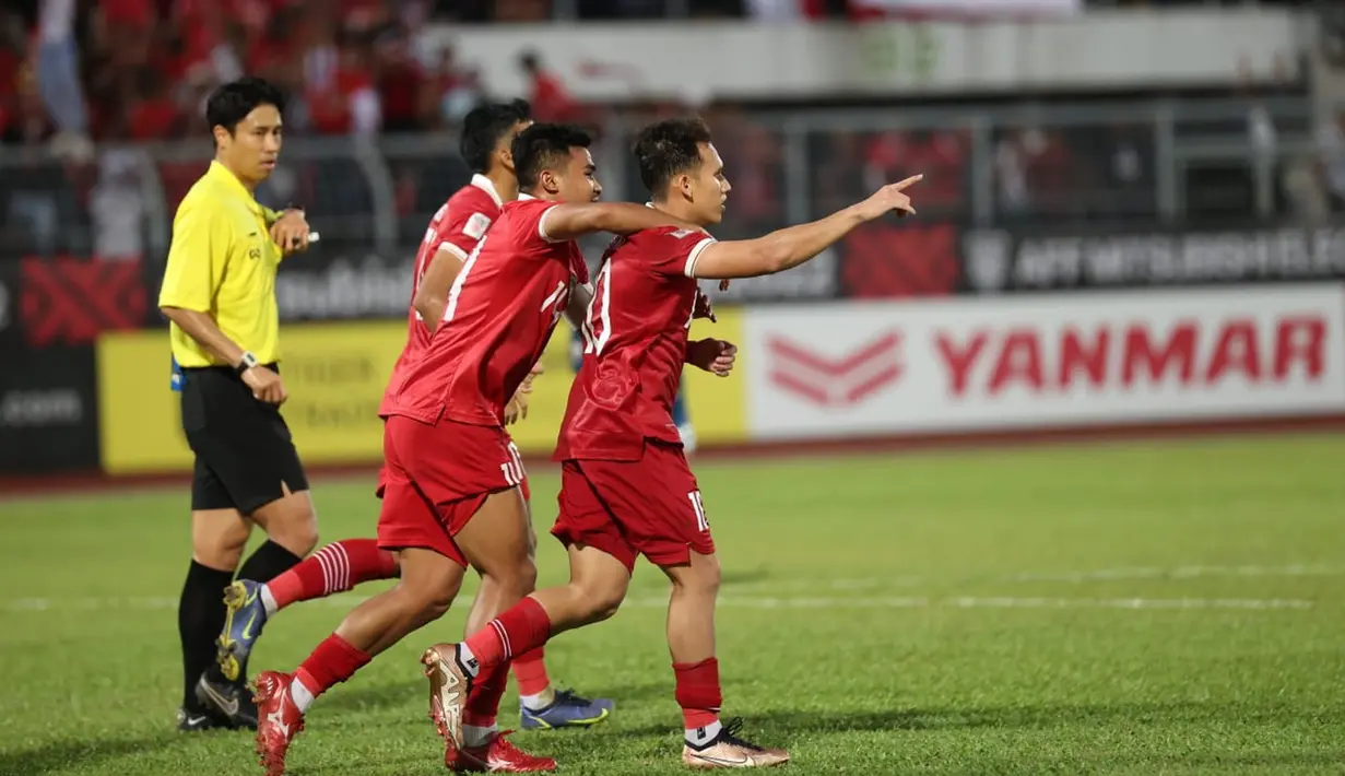 Pesepak bola Timnas Indonesia Egy Maulana Vikri melakukan selebrasi usai mencetak gol ke gawang Brunei Darussalam dalam pertandingan Grup A Piala AFF 2022 di Stadion Kuala Lumpur, Malaysia, Senin (26/12/2022). Indonesia mengalahkan Brunei Darussalam dengan skor 7-0. (Liputan6.com/PSSI)