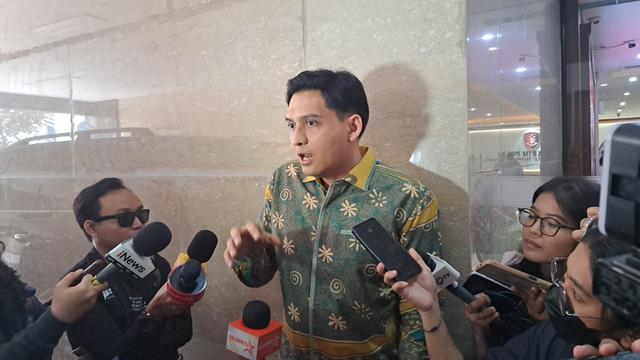 Mantan Wakil Bupati Indramayu Lucky Hakim penuhi panggilan sebagai saksi kasus dugaan penistaan agama Panji Gumilang pada Jumat, (14/7/2023).