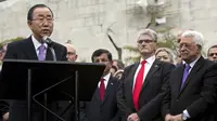 Sekjen PBB Ban Ki-moon berpidato saat upacara pengibaran bendera Palestina di Markas Besar PBB di New York, Rabu (30/9/2015). Upacara pengibaran bendera ini disaksikan Presiden Palestina Mahmoud Abbas dan Sekjen PBB Ban Ki-moon.(REUTERS/Andrew Kelly)
