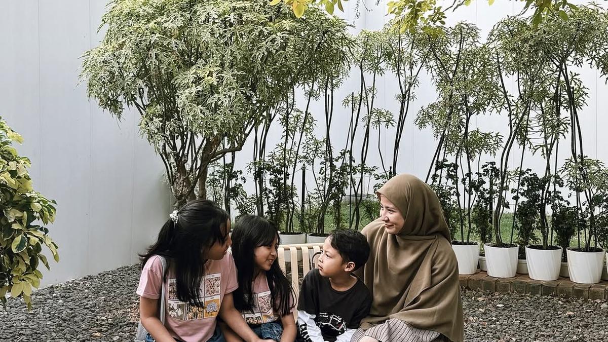 Jujur Akui Kesulitan: Cara Natasha Rizky Mengajarkan Anak-anak Tentang Penerimaan Kehilangan