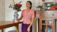 Gaya Kasual dengan Kebaya Floral Klasik, Inspirasi dari Rania Yamin hingga Naura Ayu
