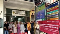 PT Asuransi Sinar Mas (ASM) dan Asuransi Sinar Mas Unit usaha Syariah membagi Paket sembako dan Wakaf Al-Qur'an di Banda Aceh dalam rangkaian program "Berbagi Berkah Ramadan". (Dok Sinar Mas)