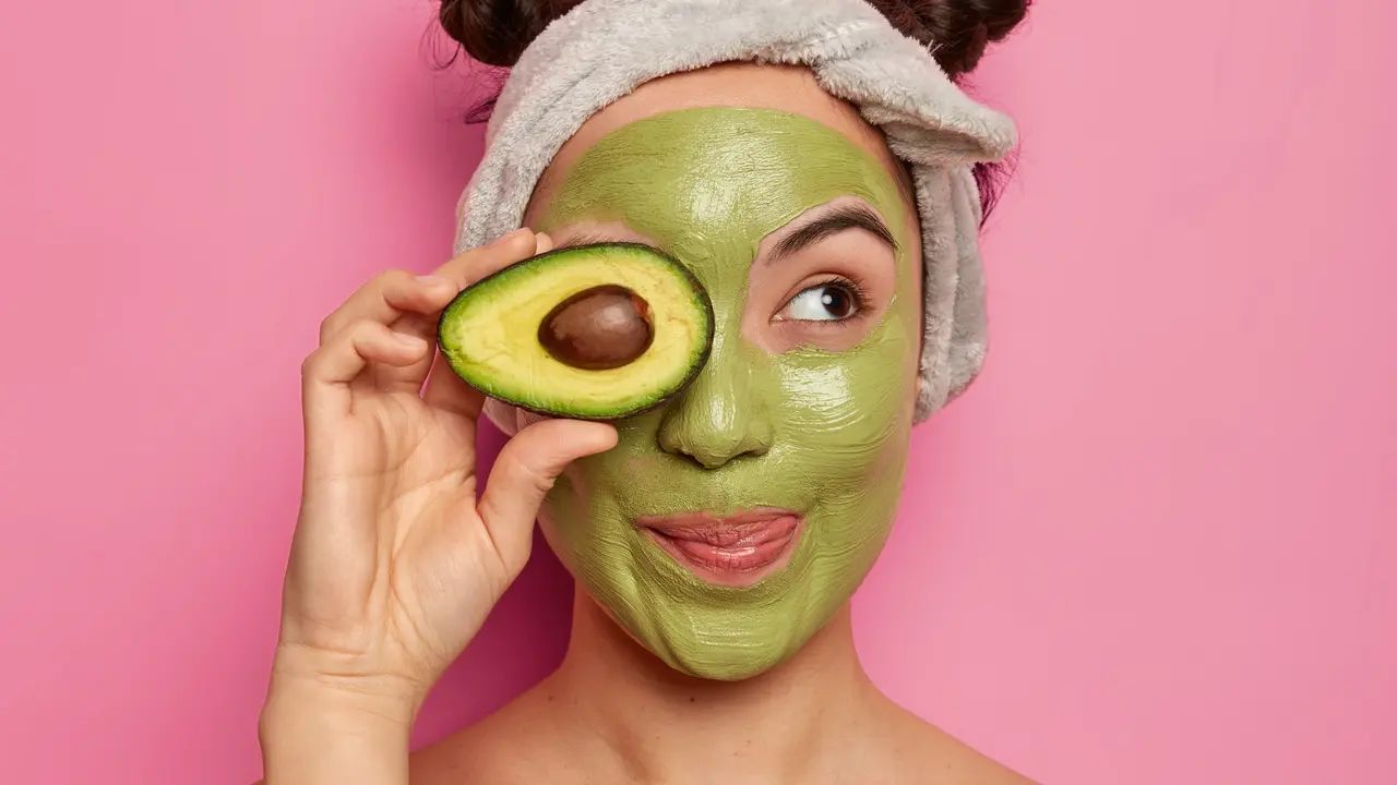 Manfaat Masker Alpukat, Efek Anti-Aging Hingga Mencerahkan Kulit!