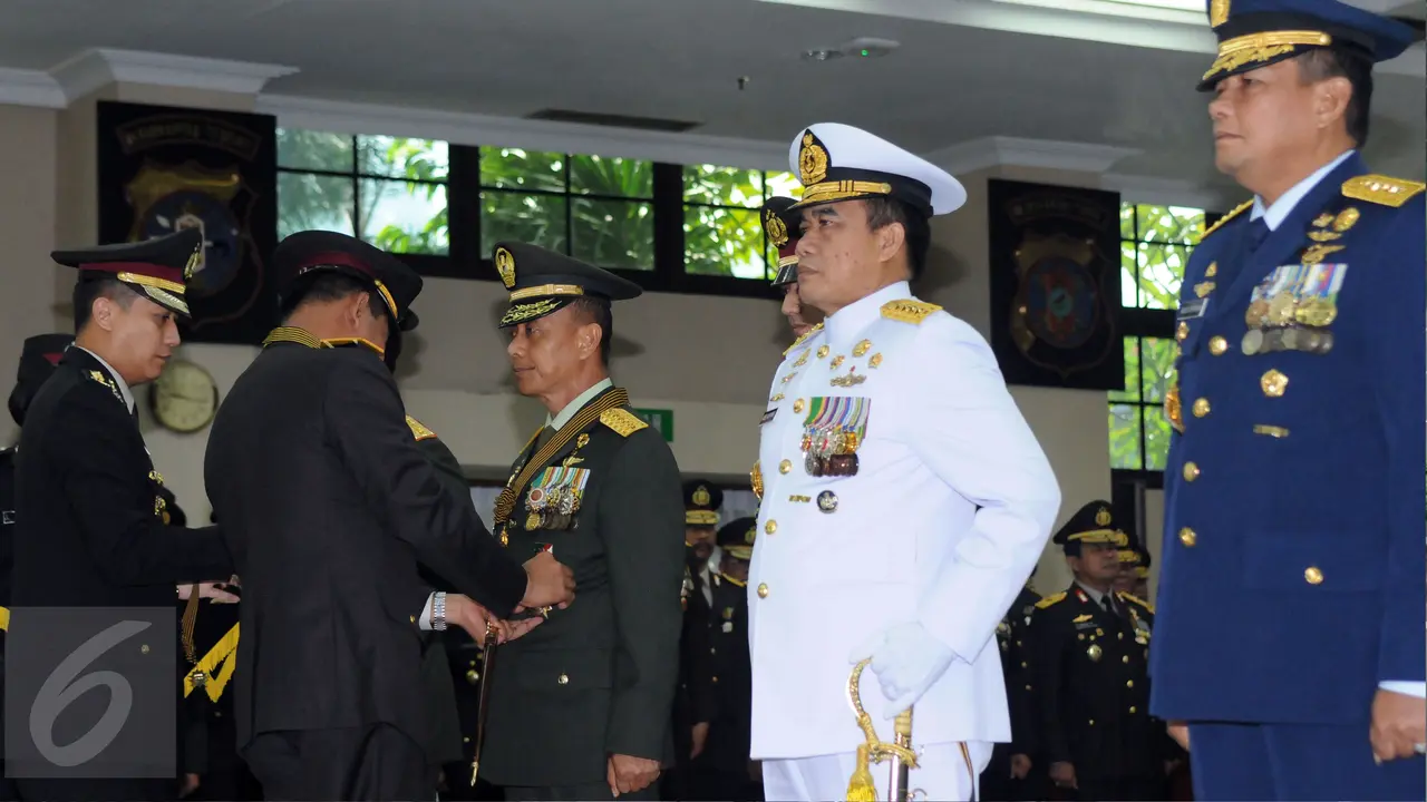 20160516-Panglima TNI dan Kepala Staff Angkatan Dianugerahi Bintang Bhayangkara Utama-Jakarta