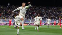 Pemain Al Nassr, Cristiano Ronaldo berselebrasi setelah mencetak gol ke gawang Damac FC pada laga lanjutan Liga Arab Saudi di Prince Sultan bin Abdulaziz Sports City Stadium, Abha, Arab Saudi, Sabtu (25/2/2023) malam WIB. CR7 berhasil mencetak hattrick pada menit ke-18, 23', dan 44'. (Twitter/@AlNassrFC)