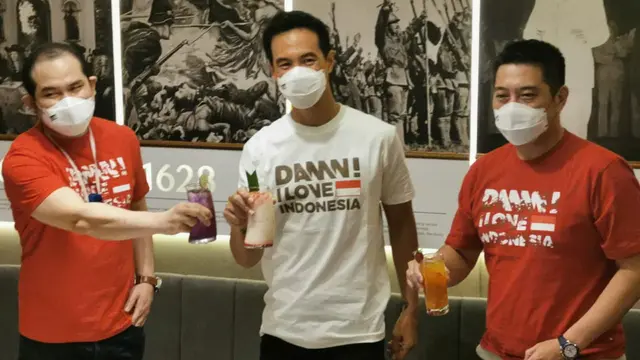 Daniel Mananta bersama rekannya saat pembukaan Restauran Padamu nNegeri di Mall Kota Kasablanka