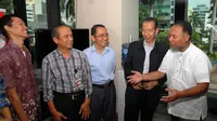 Empat pimpinan KPK itu adalah Busyro Muqqodas, Bambang Widjojanto, Adnan Pandu Praja serta Zulkarnaen. Ketua KPK Abrahaman Samad tidak ikut karena masih cuti, Senin (4/8/14). (Liputan6.com/Miftahul Hayat)