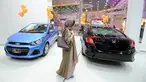 Perempuan Arab Saudi mengunjungi showroom mobil khusus wanita di kota pelabuhan Laut Merah, Jeddah, Kamis (11/1). Showroom mobil khusus wanita akhirnya dibuka menyusul pencabutan larangan kaum perempuan untuk mengemudikan kendaraan. (Amer HILABI/AFP)